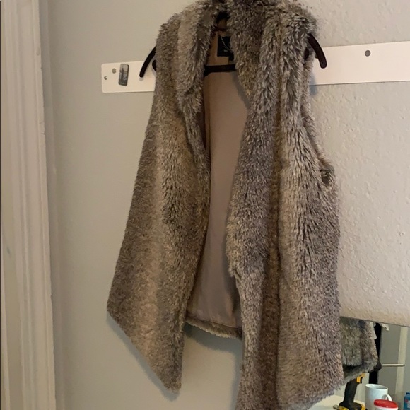 Faux fur vest - Picture 4 of 5